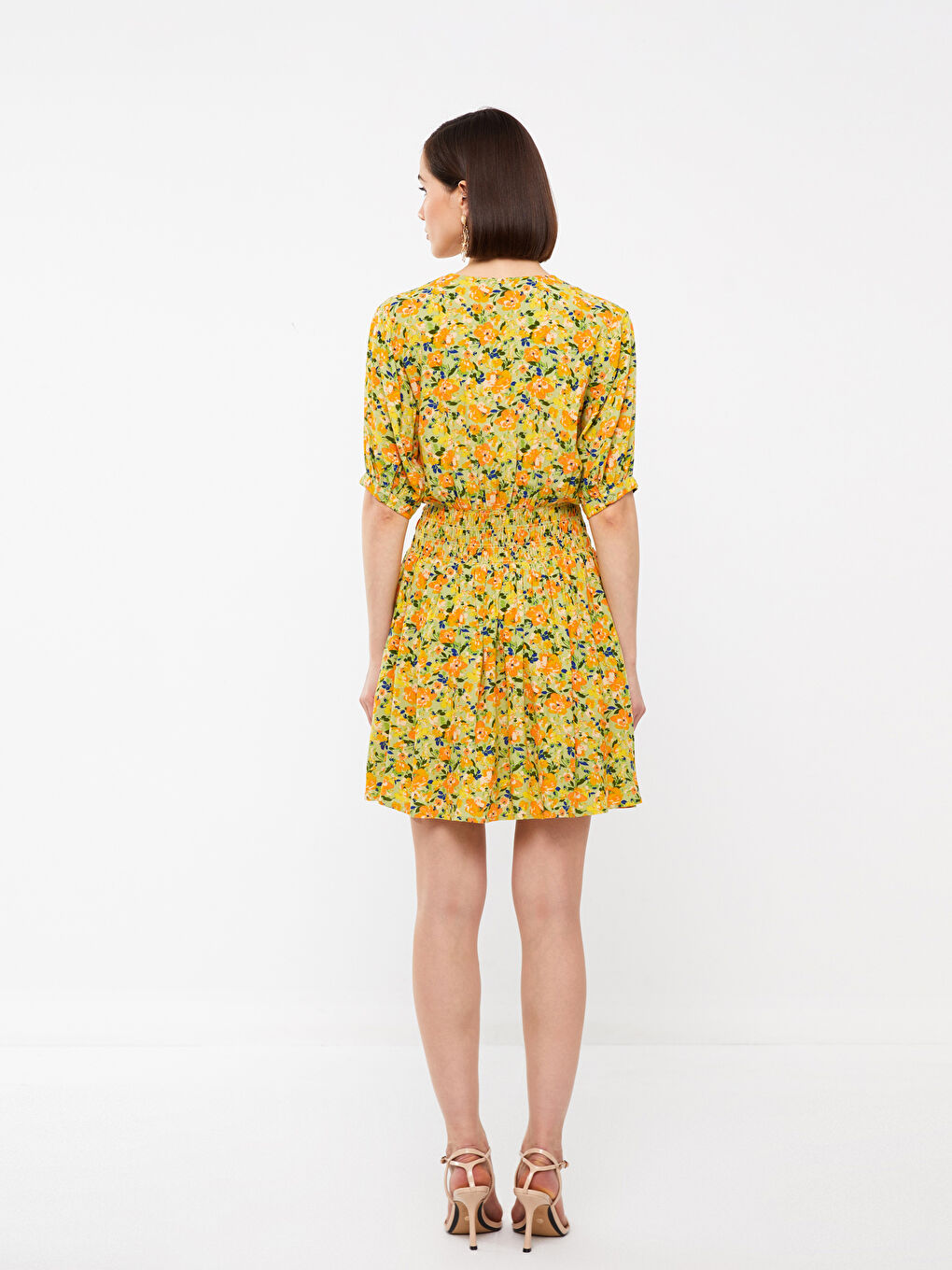 әйелдерге арналған қысқа жеңді гүлді өрнекті V жағалы көйлек-4