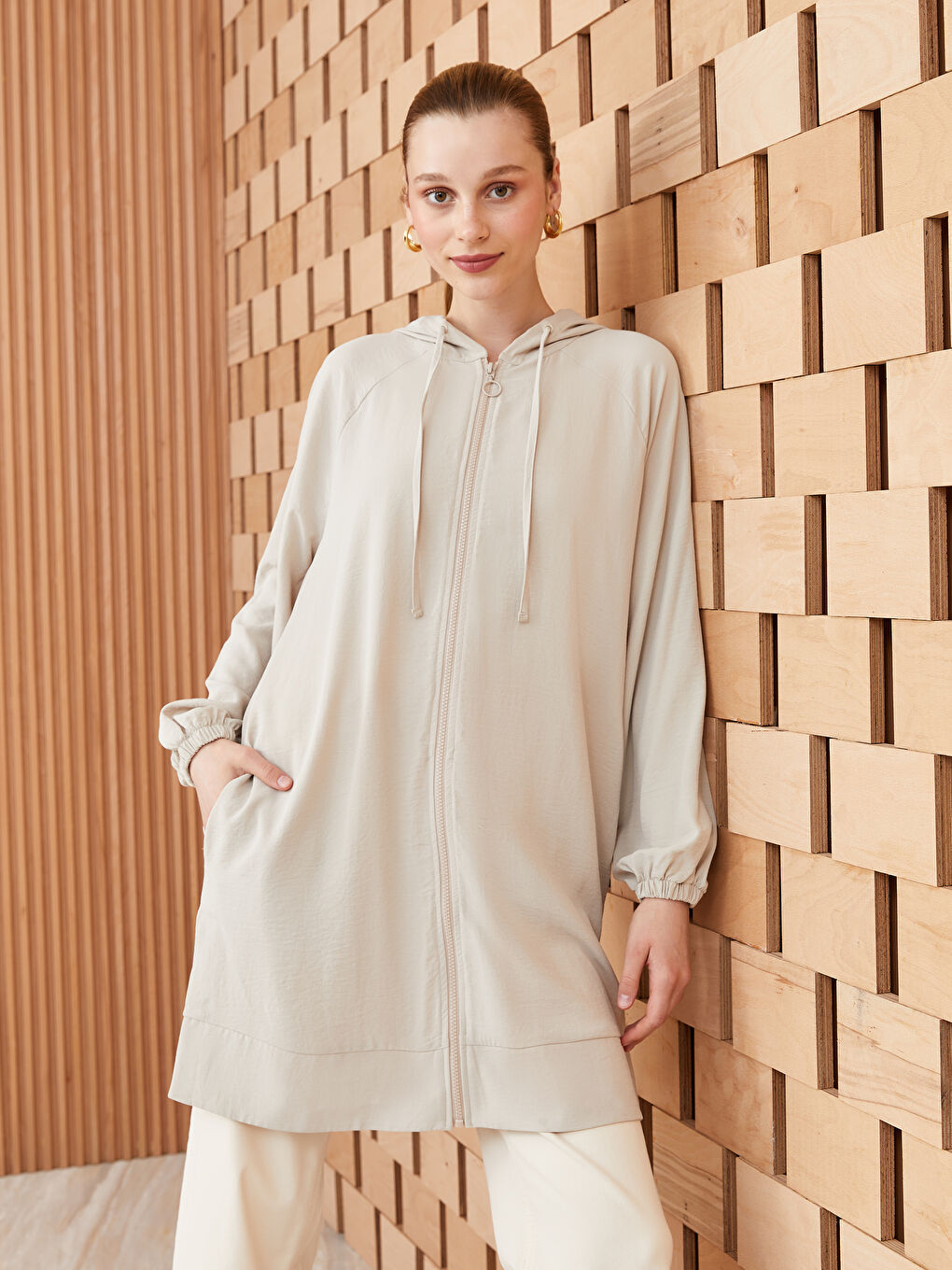 LCW Modest Bej Kapüşonlu Düz Uzun Kollu Oversize Kadın Tunik
