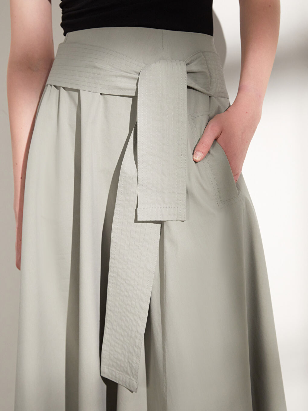 Haki Beli Fermuarlı Düz Poplin Kadın Etek-4