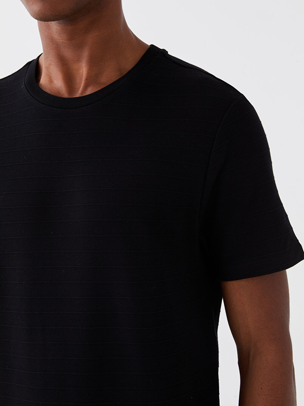 Siyah Bisiklet Yaka Penye Erkek Tişört-3