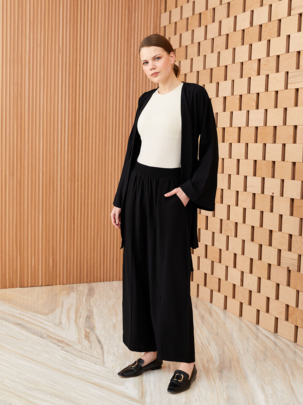 بنطلون نسائي بقصة مريحة وخصر مطاطي