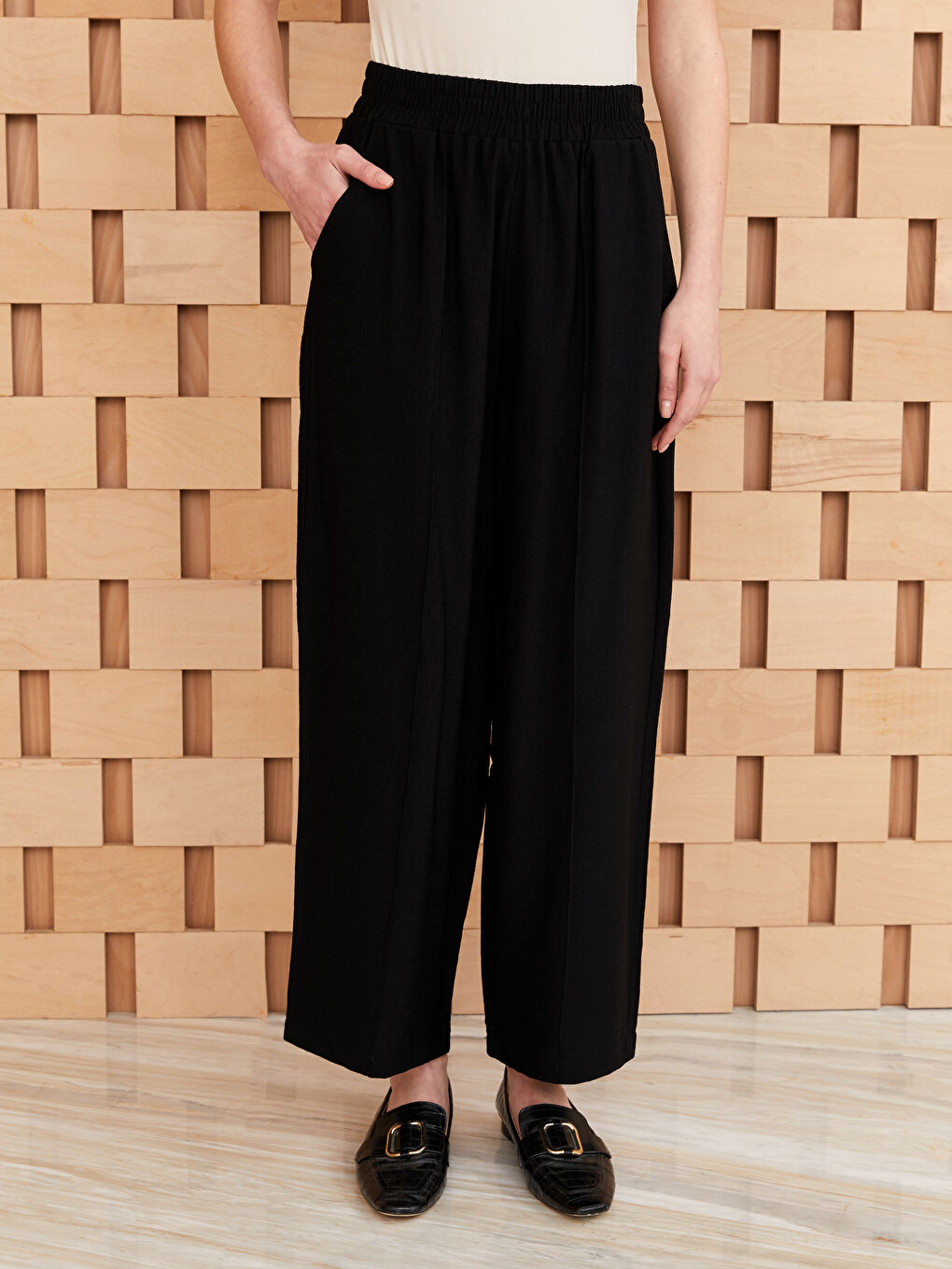 بنطلون نسائي بقصة مريحة وخصر مطاطي-3