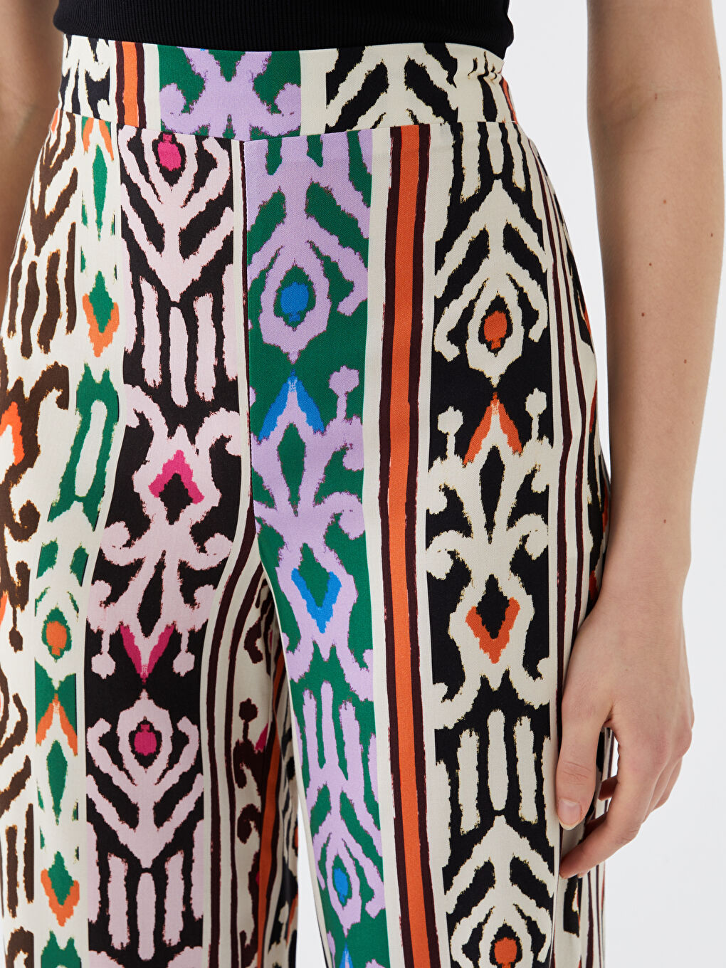 Siyah Beli Lastikli Rahat Kalıp Desenli Kadın Pantolon-3