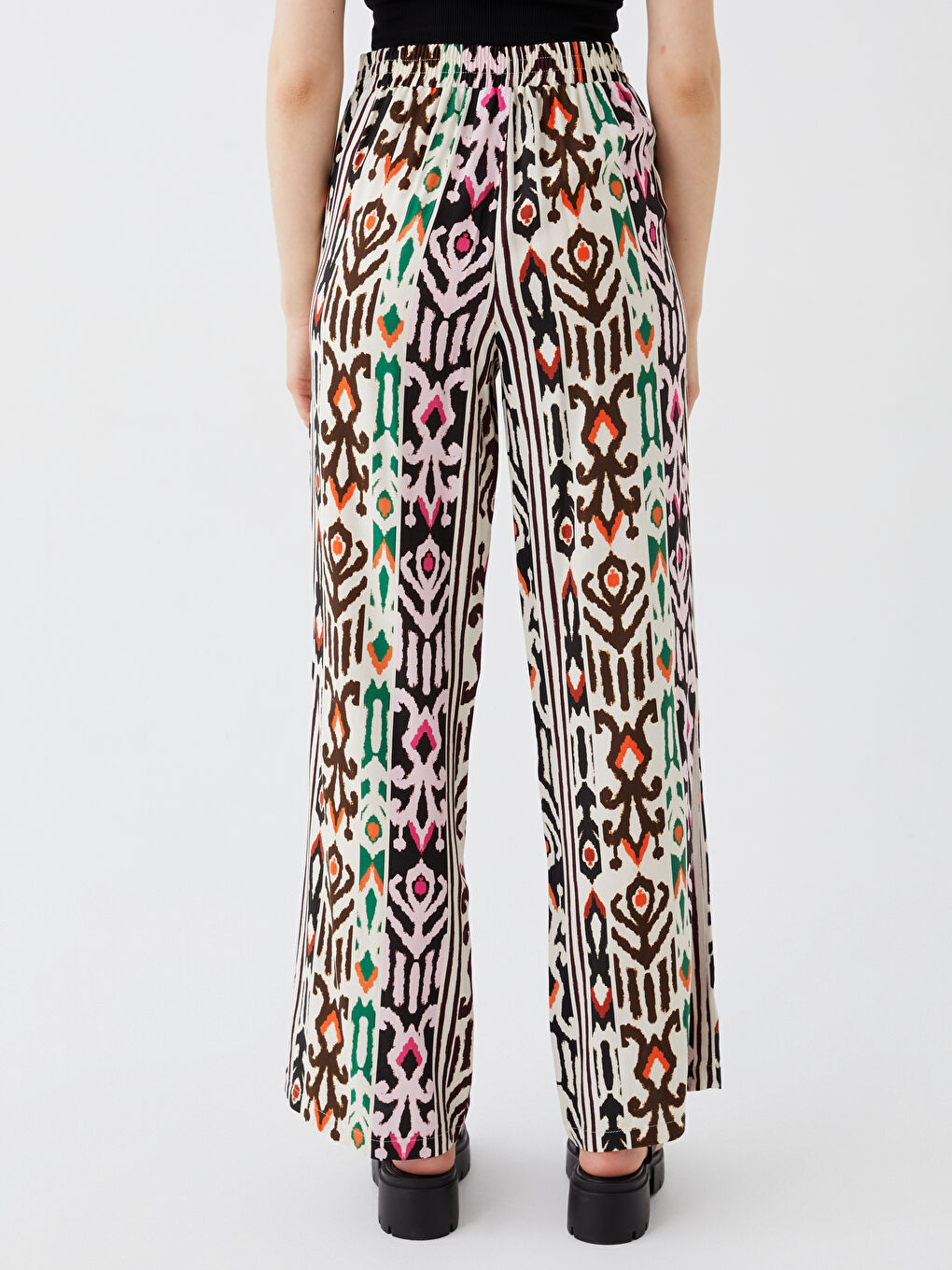 Siyah Beli Lastikli Rahat Kalıp Desenli Kadın Pantolon-4