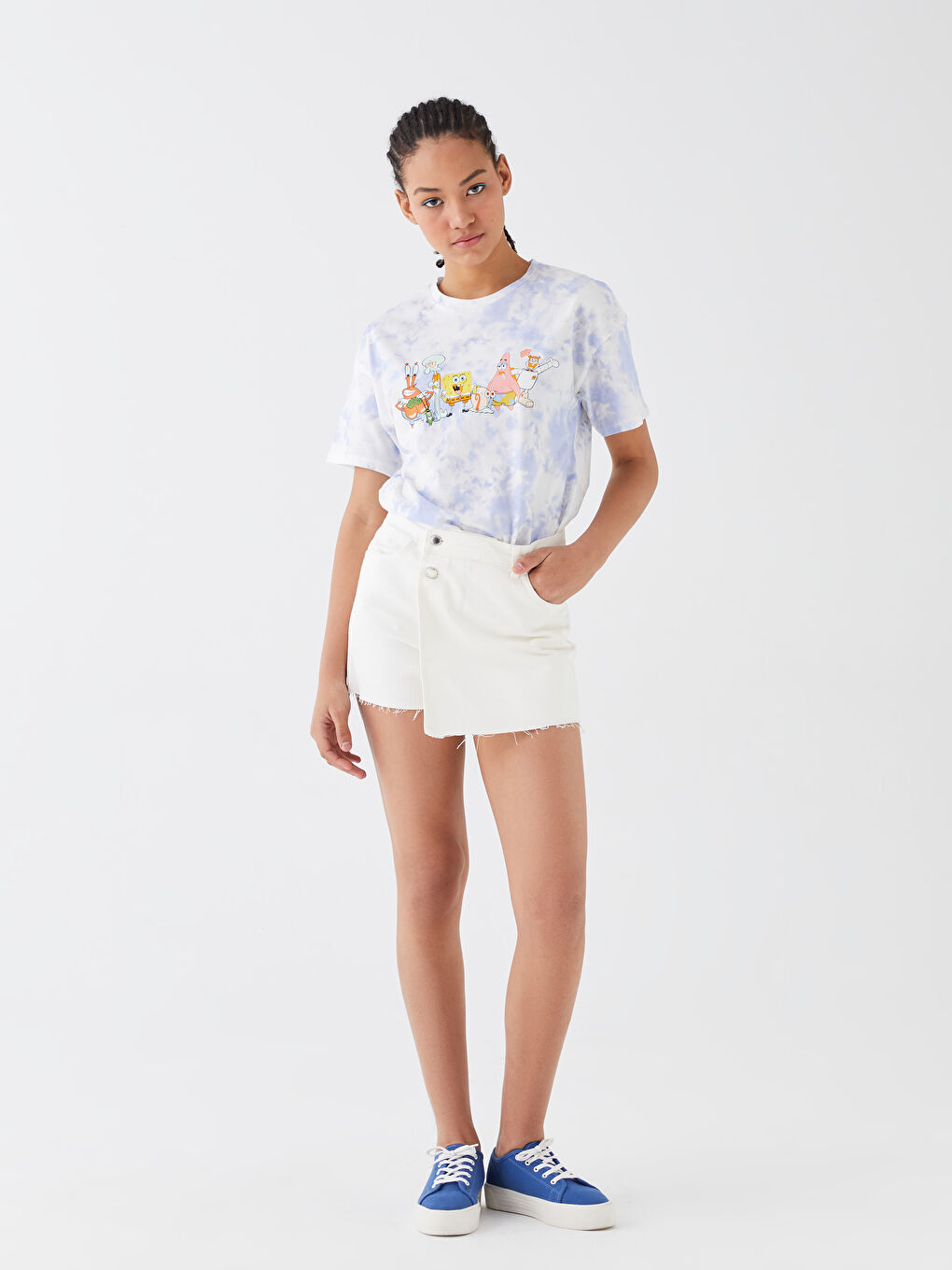 Beyaz Bisiklet Yaka Sünger Bob Baskılı Kısa Kollu Kadın Tişört-2