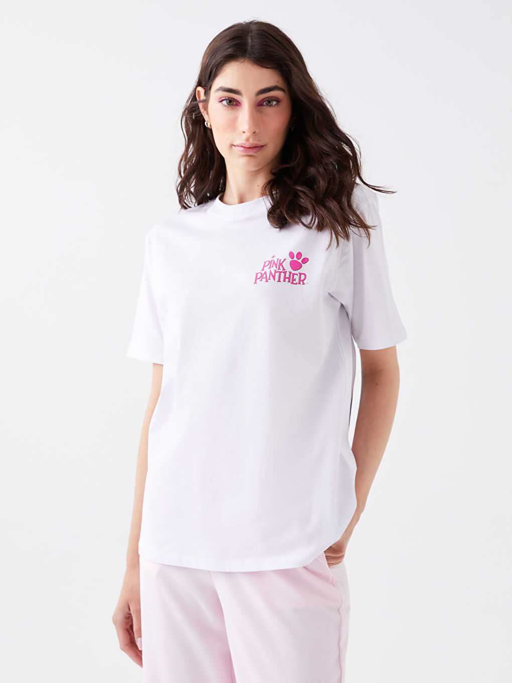 Beyaz Bisiklet Yaka Pembe Panter Baskılı Kısa Kollu Oversize Kadın Tişört-1