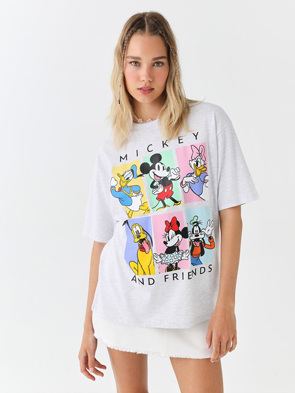 Gri Bisiklet Yaka Mickey Mouse Baskılı Kısa Kollu Oversize Kadın Tişört-1