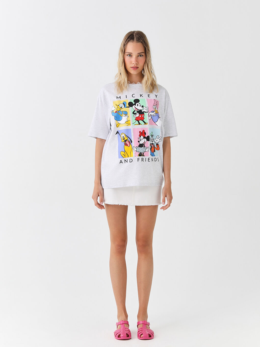 Gri Bisiklet Yaka Mickey Mouse Baskılı Kısa Kollu Oversize Kadın Tişört-2