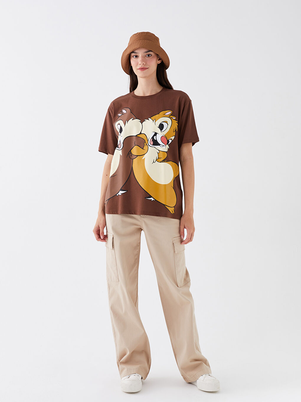 Kahverengi Bisiklet Yaka Chip'n Dale Baskılı Kısa Kollu Oversize Kadın Tişört-2