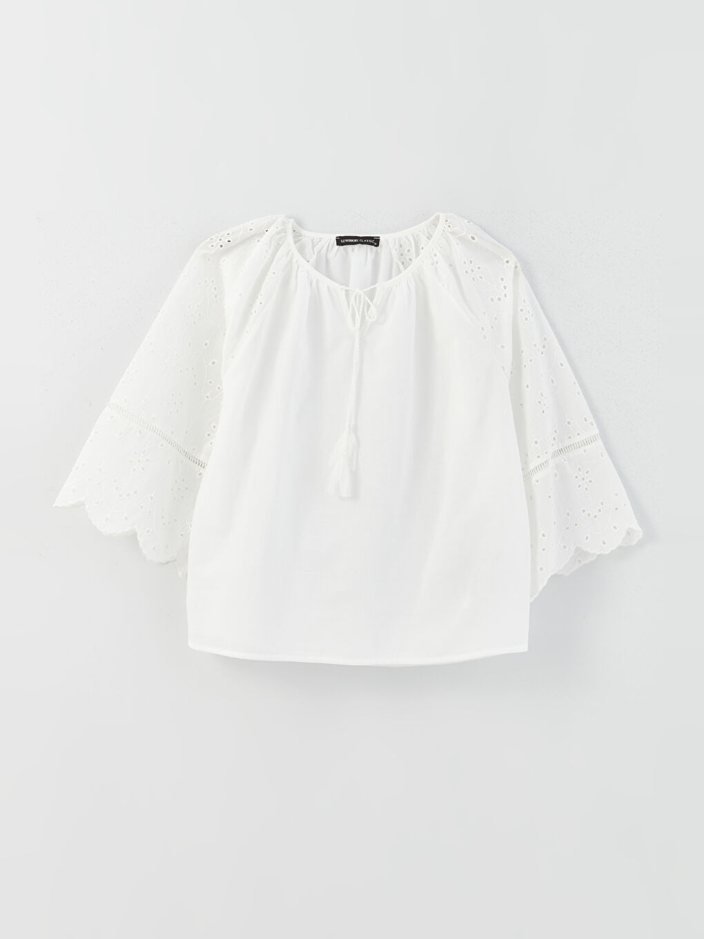 Beyaz Bağlamalı Yaka Kendinden Desenli Oversize Kadın Bluz-4