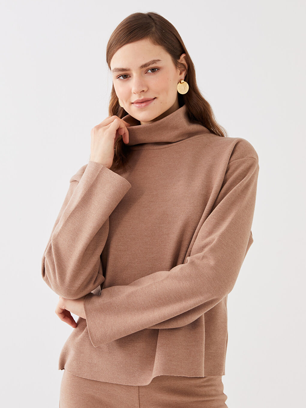 Kahverengi Dik Yaka Düz Uzun Kollu Kadın Sweatshirt