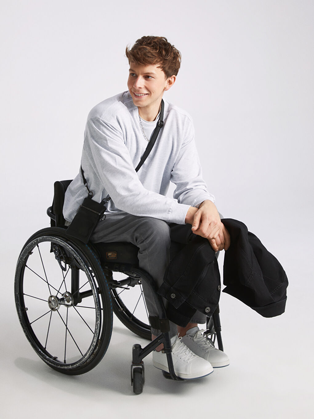 Beyaz Bisiklet Yaka Uzun Kollu Erkek Sweatshirt