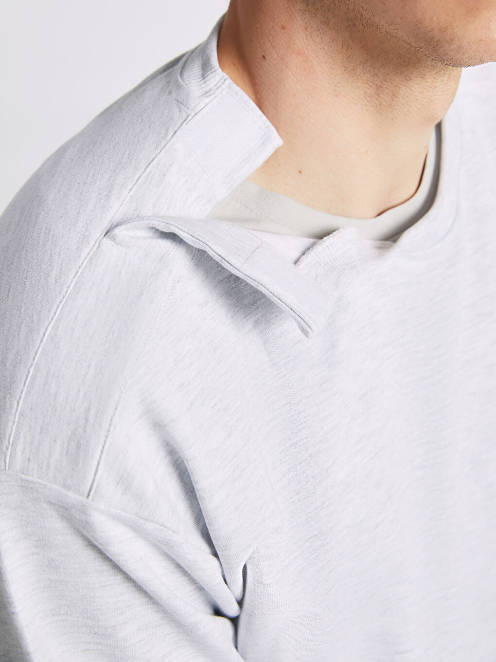 Beyaz Bisiklet Yaka Uzun Kollu Erkek Sweatshirt-5