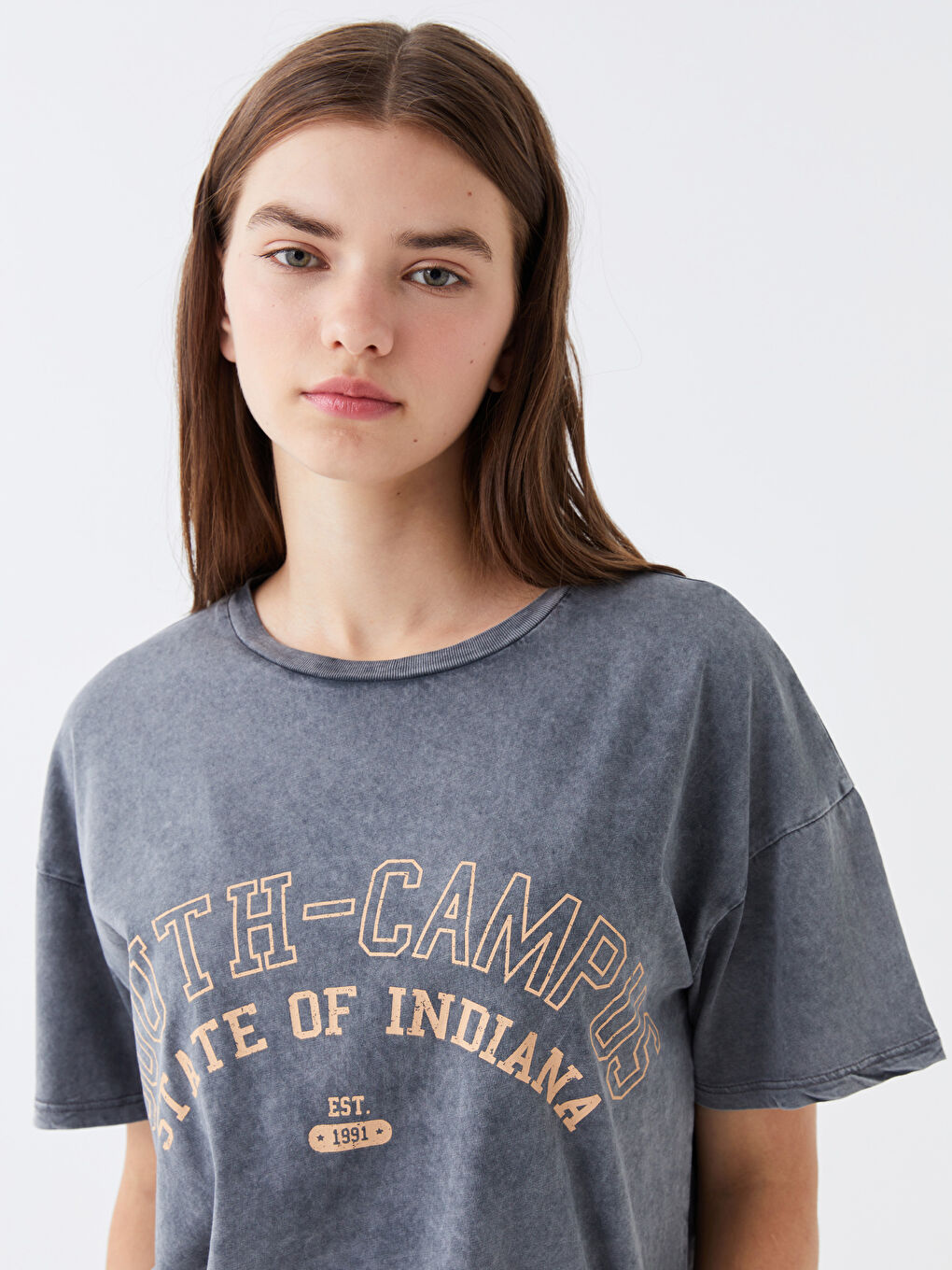 Antrasit Bisiklet Yaka Baskılı Kısa Kollu Kadın Tişört-1