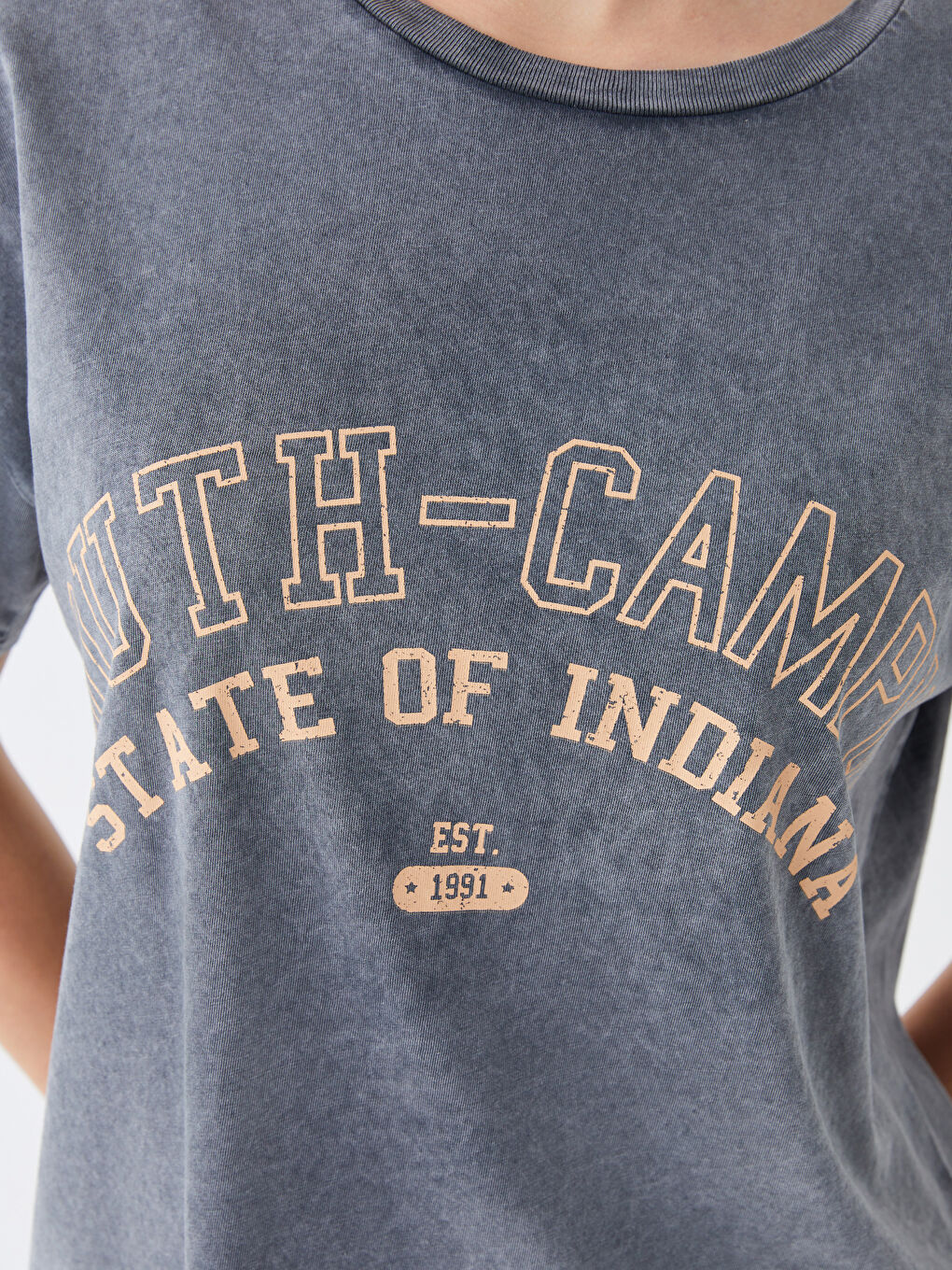 Antrasit Bisiklet Yaka Baskılı Kısa Kollu Kadın Tişört-3