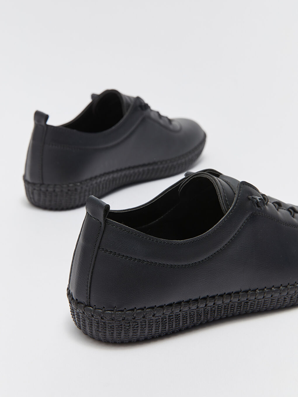 Klasične ženske cipele na pertlanje od eko kože-4