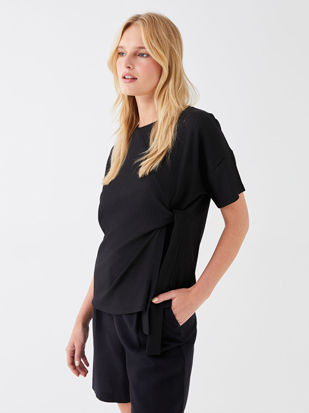 Siyah Bisiklet Yaka Düz Kısa Kollu Kadın Bluz