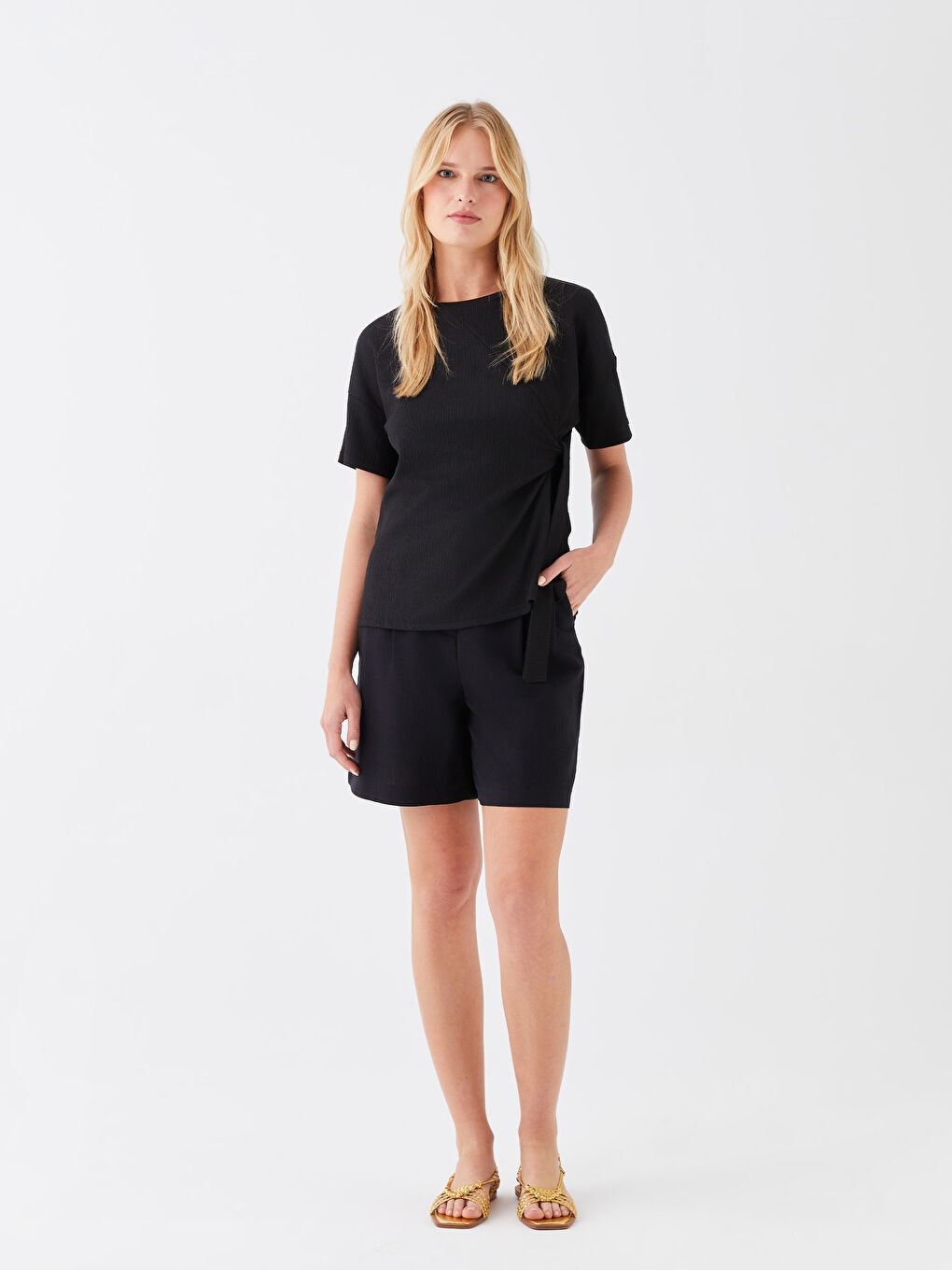 Siyah Bisiklet Yaka Düz Kısa Kollu Kadın Bluz-2