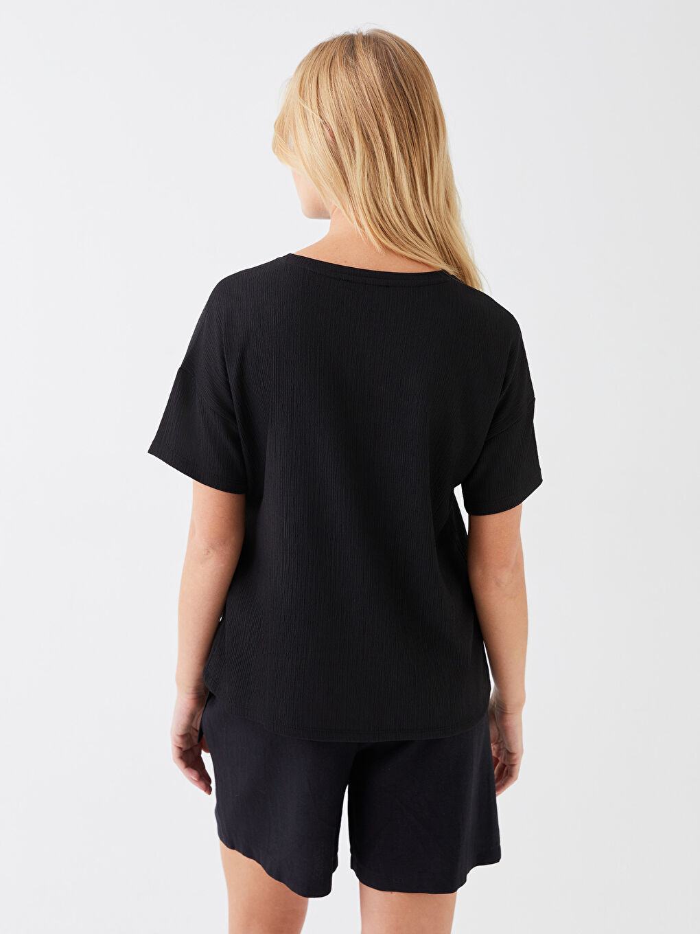 Siyah Bisiklet Yaka Düz Kısa Kollu Kadın Bluz-4