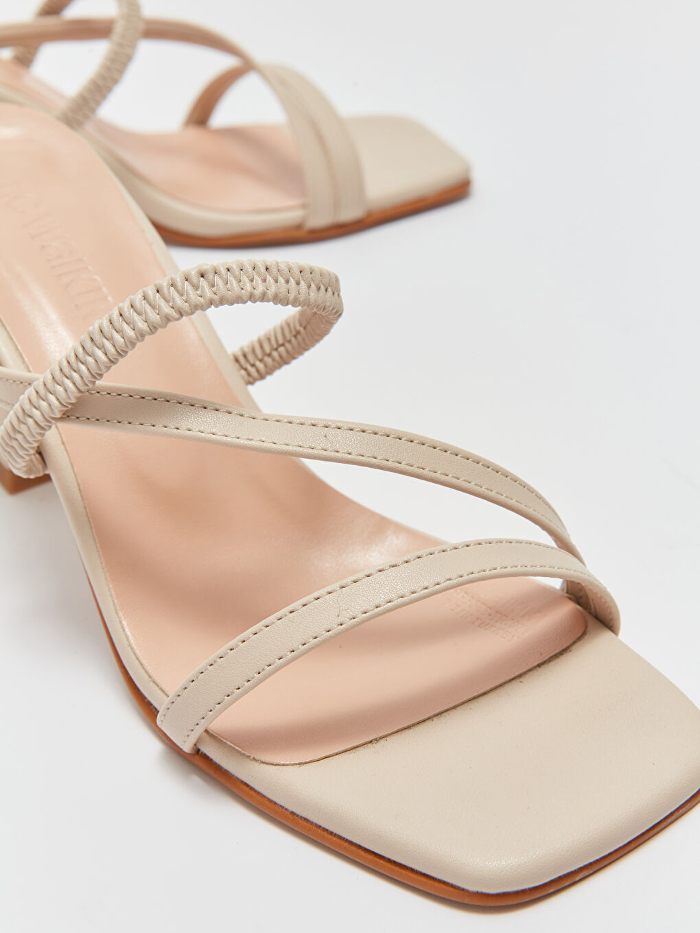 Bej Çapraz Bantlı Kadın Topuklu Terlik-4