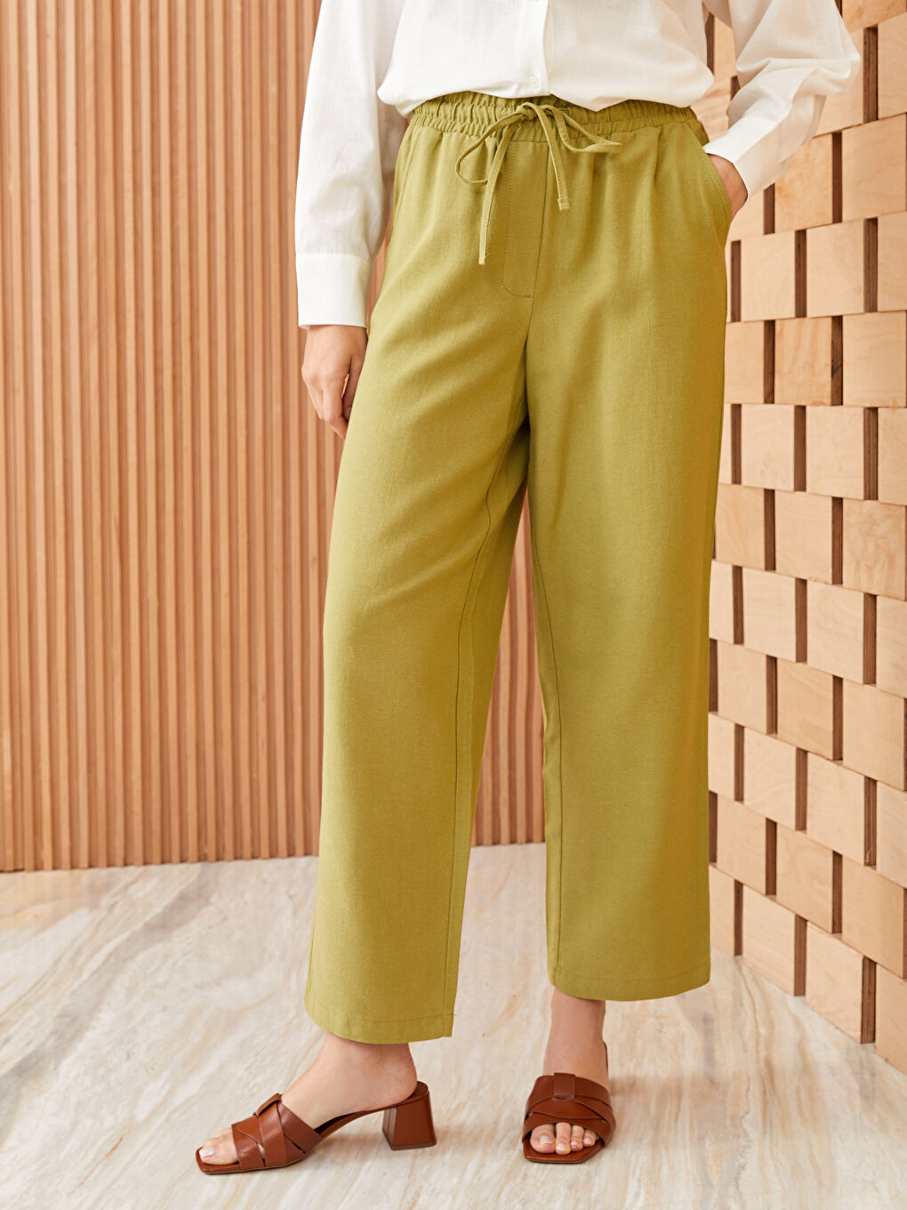 Elastic Waist Relaxed Fit Plain Linen Blend Women's Trousers-3