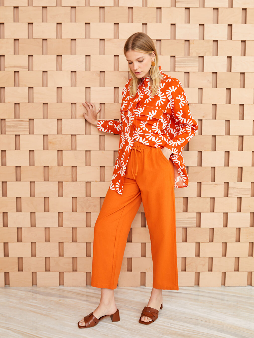 Elastic Waist Relaxed Fit Plain Linen Blend Women's Trousers-1