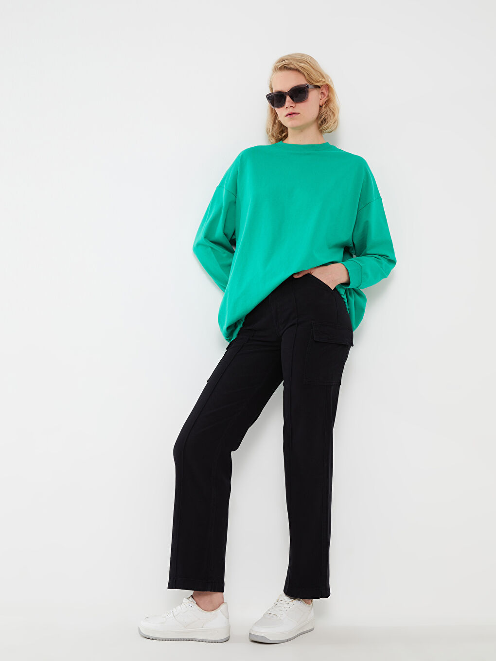 Siyah Rahat Kalıp Düz Geniş Paça Kadın Kargo Pantolon-1