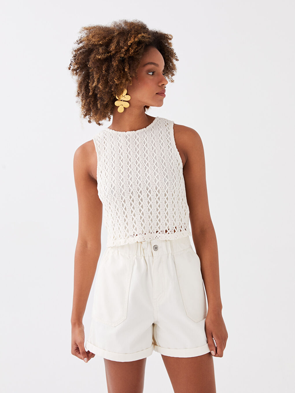 Ekru Bisiklet Yaka Nakışlı Kadın Kroşe Atlet-1