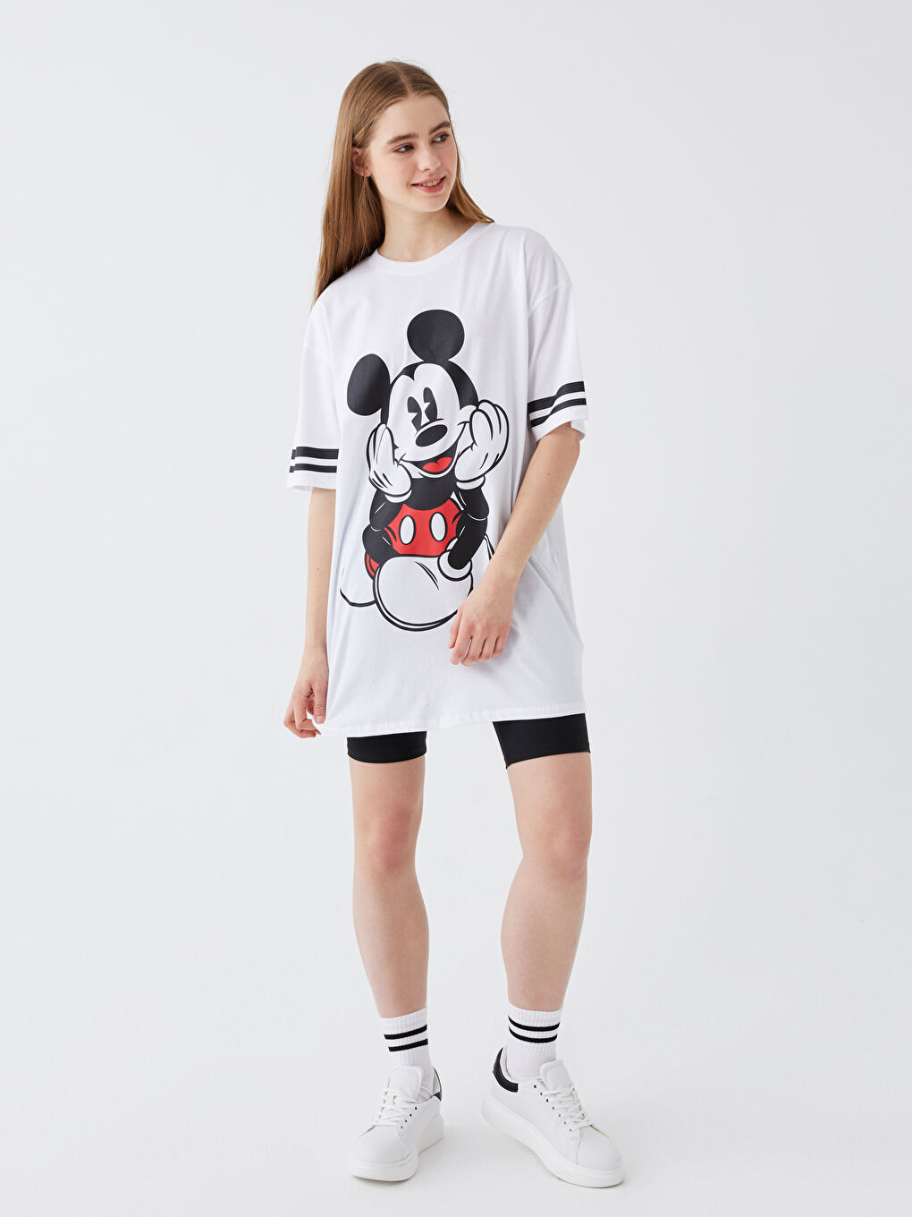 Beyaz Bisiklet Yaka Mickey Mouse Baskılı Kısa Kollu Kadın Tişört-1