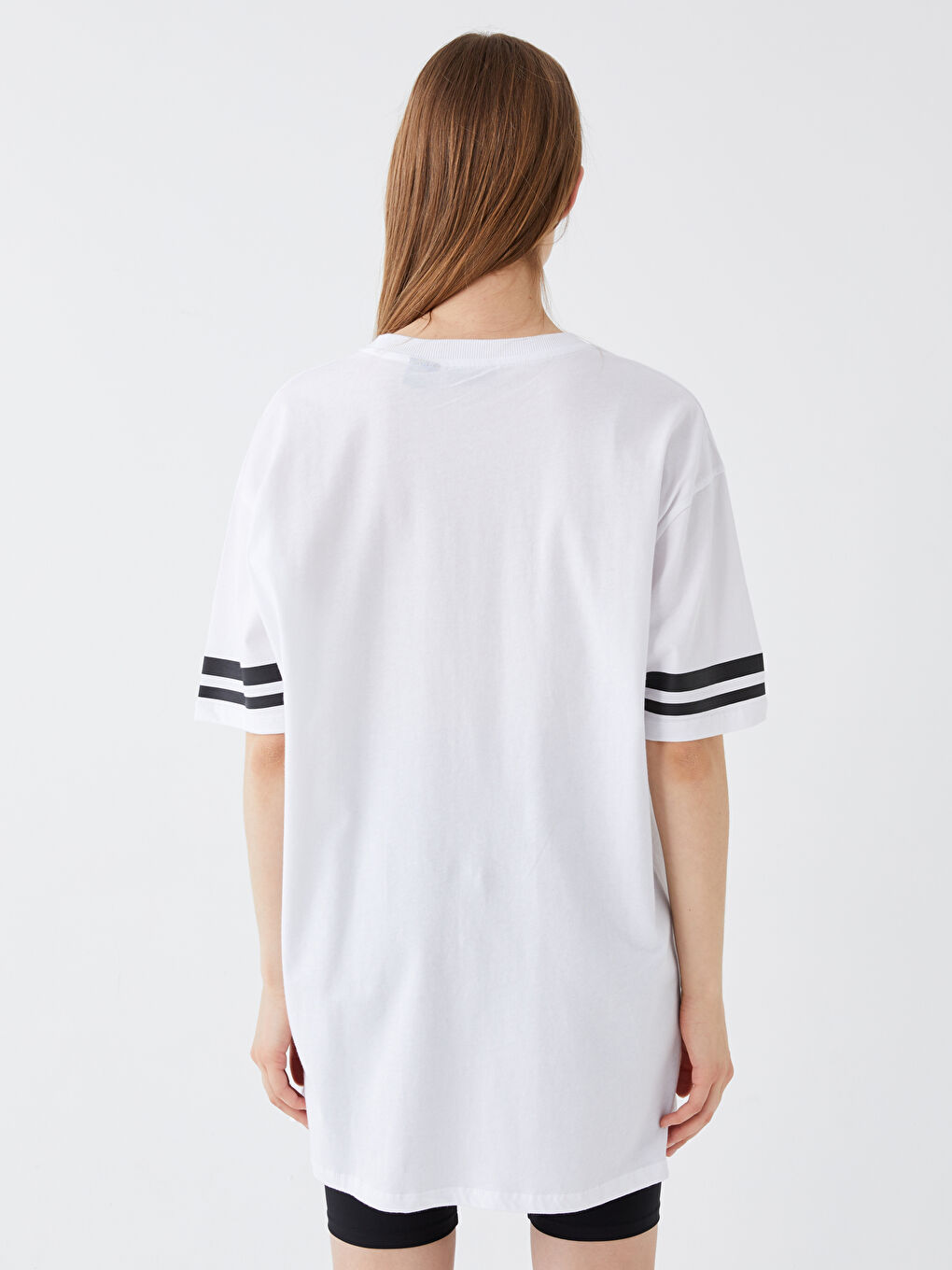 Beyaz Bisiklet Yaka Mickey Mouse Baskılı Kısa Kollu Kadın Tişört-2