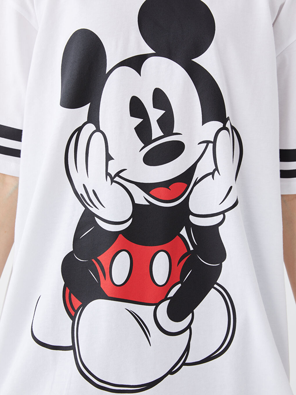 Beyaz Bisiklet Yaka Mickey Mouse Baskılı Kısa Kollu Kadın Tişört-3