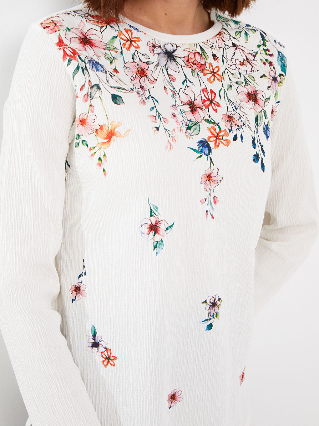 Ekru Bisiklet Yaka Çiçekli Uzun Kollu Kadın Tişört-3