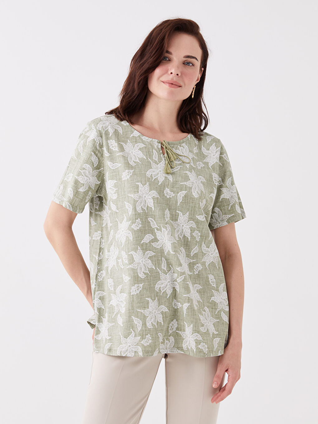 Yeşil Bağlamalı Yaka Desenli Kısa Kollu Kadın Bluz-1