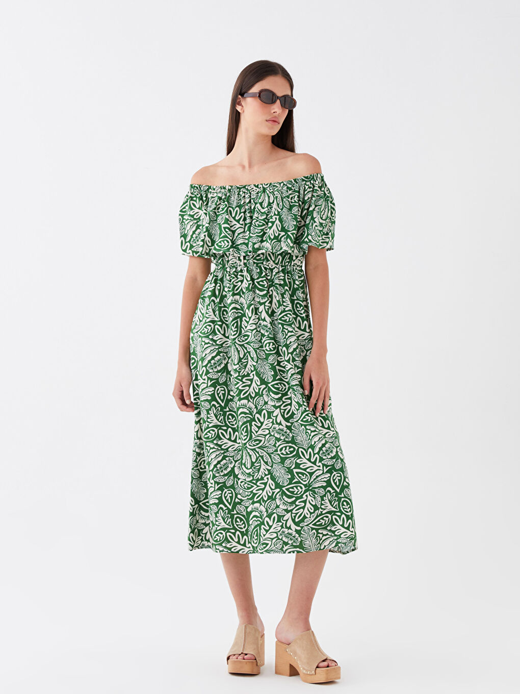 فستان نسائي منقوش بياقة سلاش وأكمام قصيرة