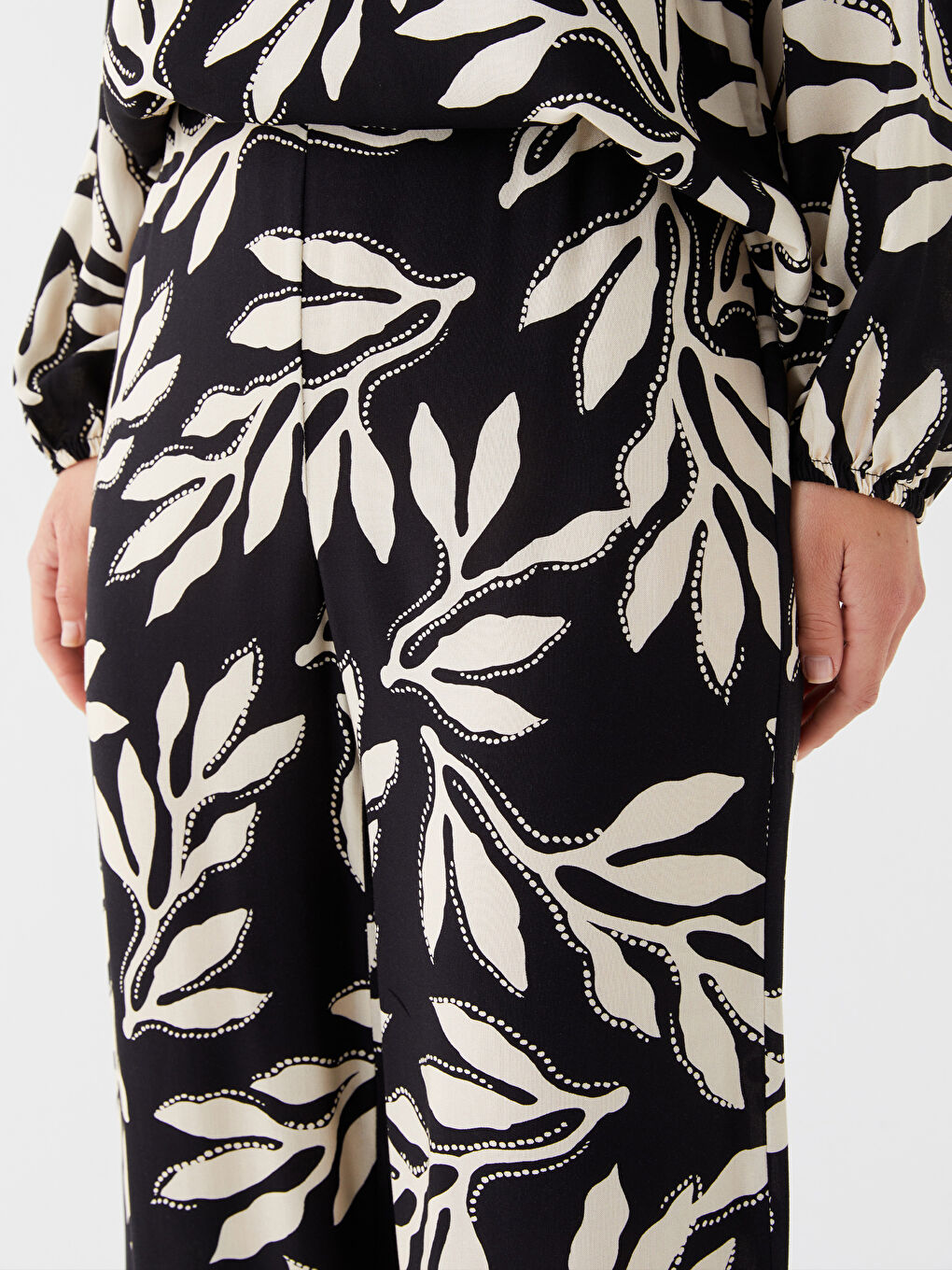 Elasticated Waist Relaxed Fit Patterned Women's Trousers-2