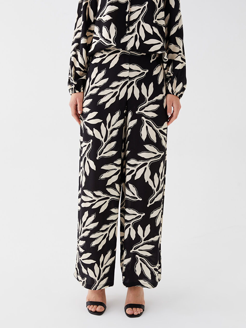 Elasticated Waist Relaxed Fit Patterned Women's Trousers-3