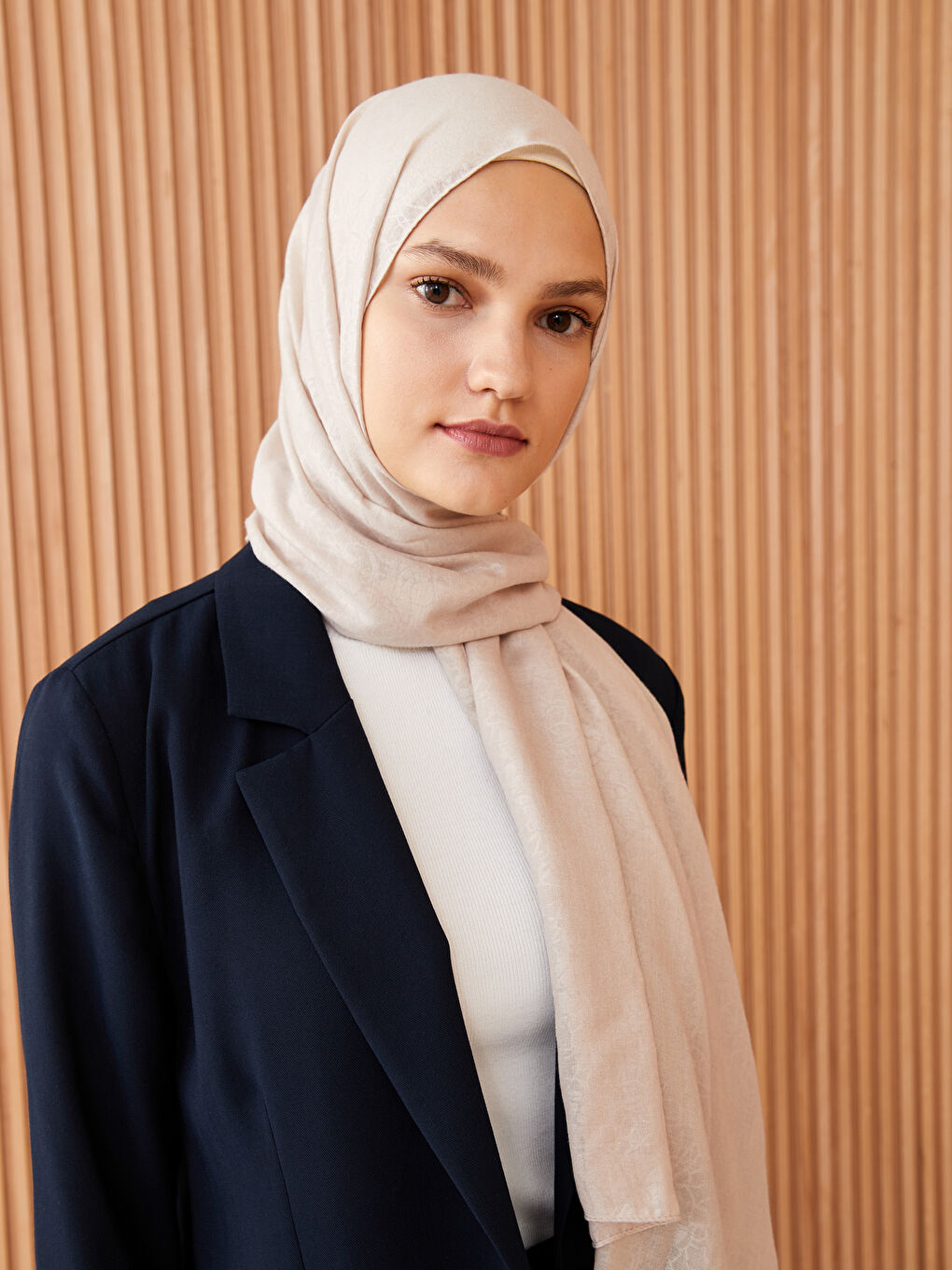 وشاح منسوج للسيدات-1