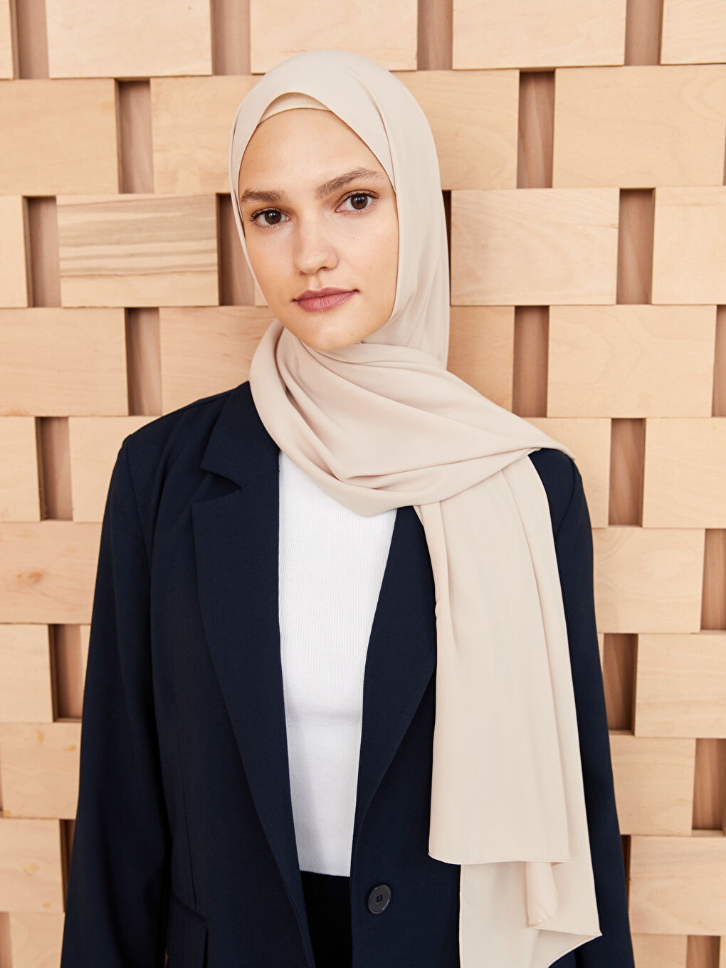 وشاح منسوج للسيدات