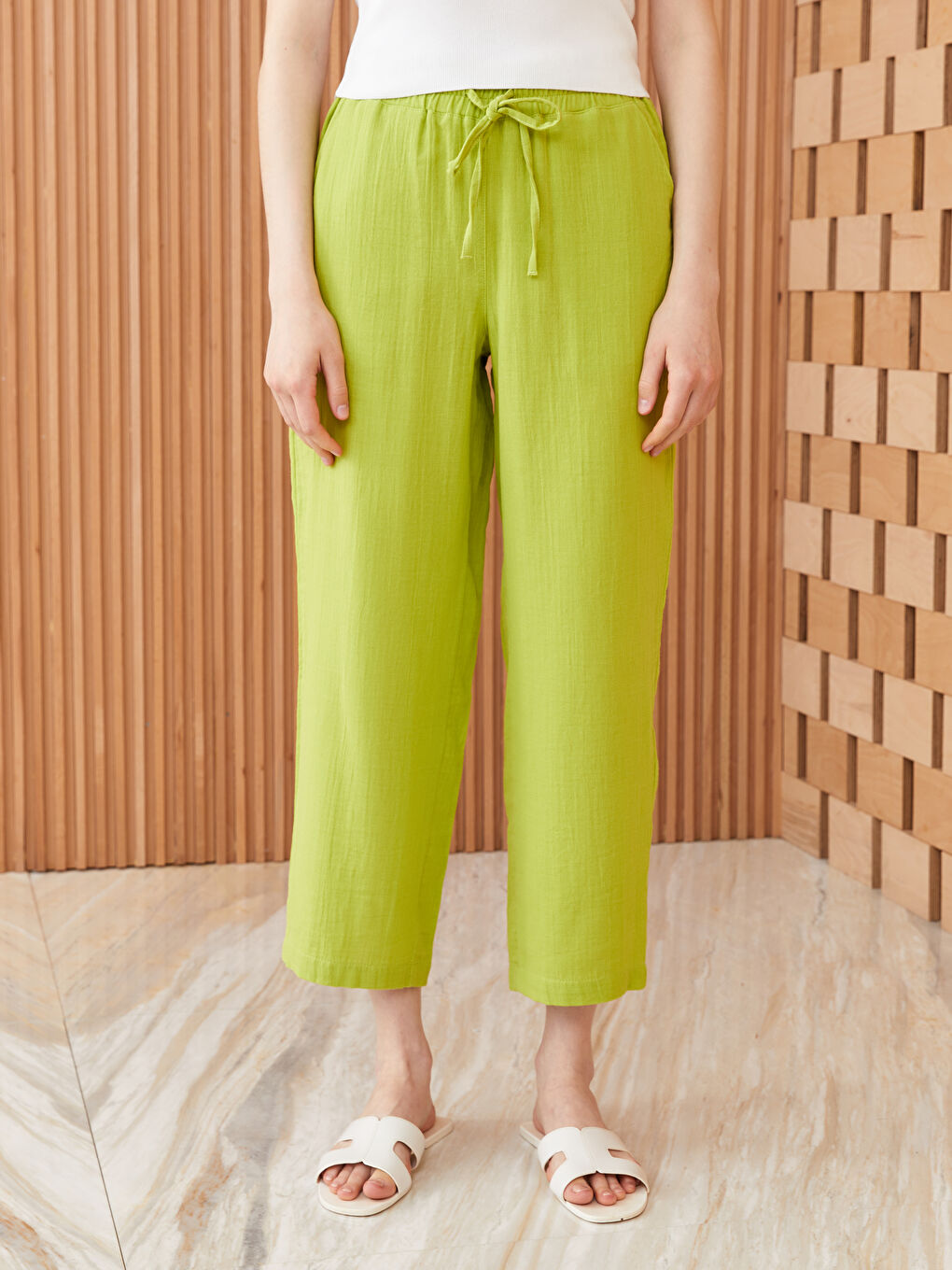 Yeşil Beli Lastikli Rahat Kalıp Müslin Kadın Pantolon-2
