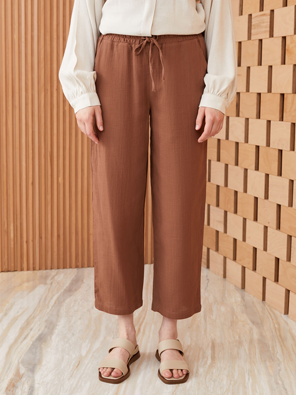 Kahverengi Beli Lastikli Rahat Kalıp Müslin Kadın Pantolon-2