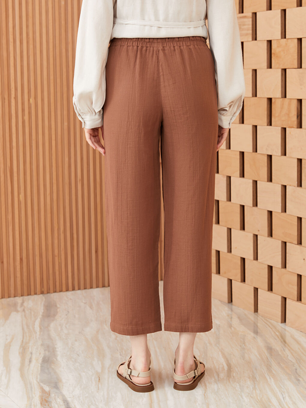 Kahverengi Beli Lastikli Rahat Kalıp Müslin Kadın Pantolon-3