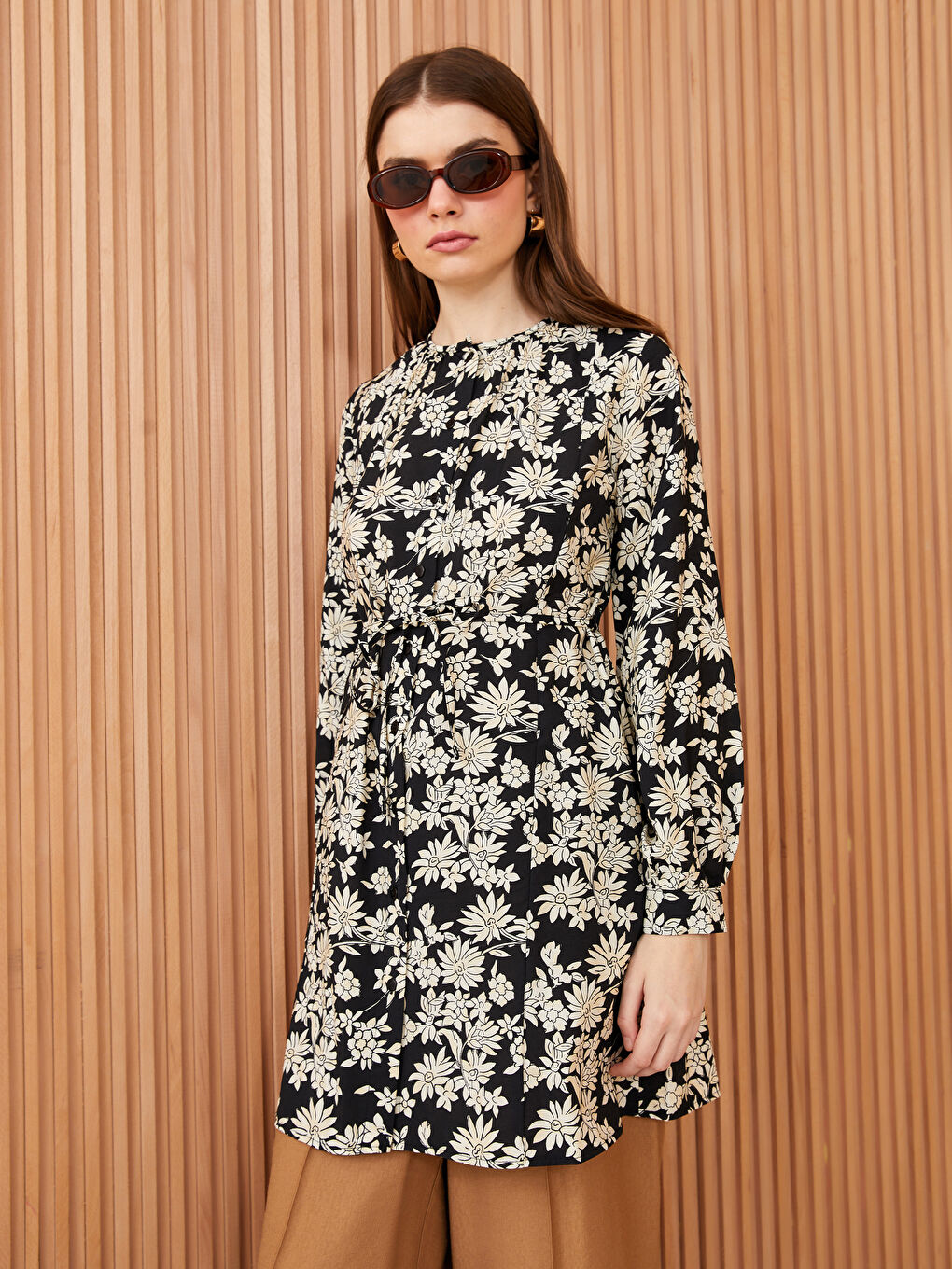 Tunique à Col Rond Florale à Manches Longues pour Femmes-1