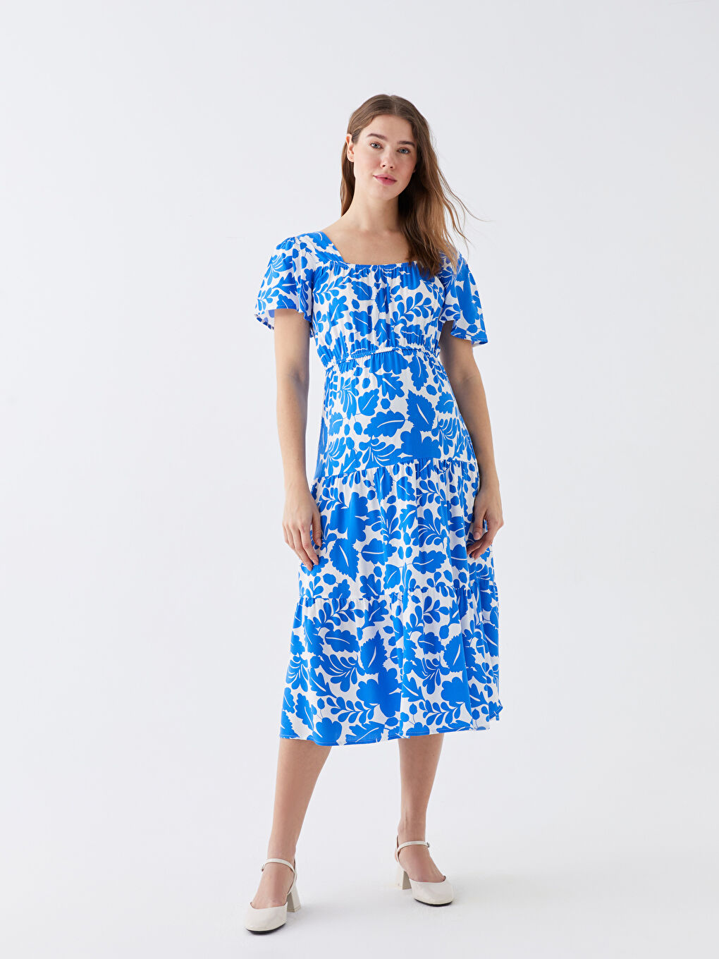 فستان حوامل مُزهر بكم قصير وياقة مربعة