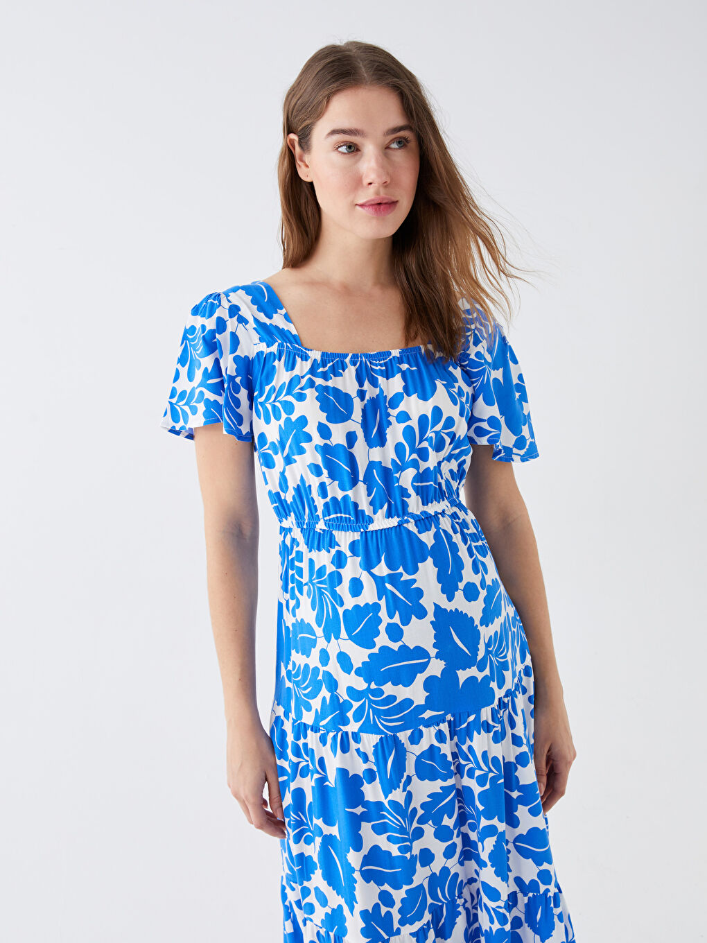 فستان حوامل مُزهر بكم قصير وياقة مربعة-1