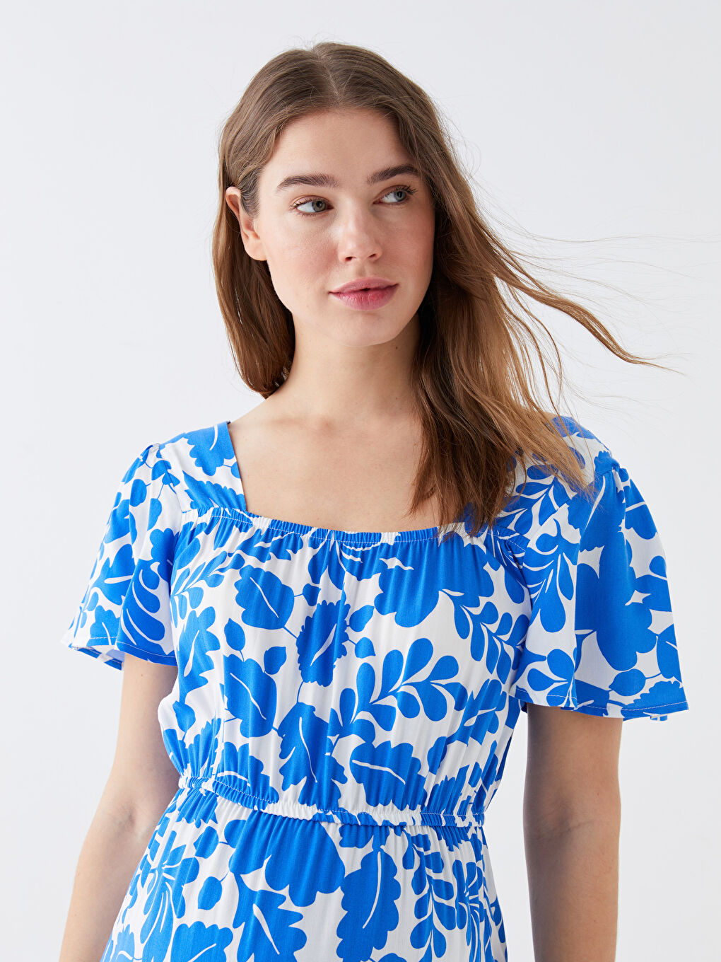 فستان حوامل مُزهر بكم قصير وياقة مربعة-2