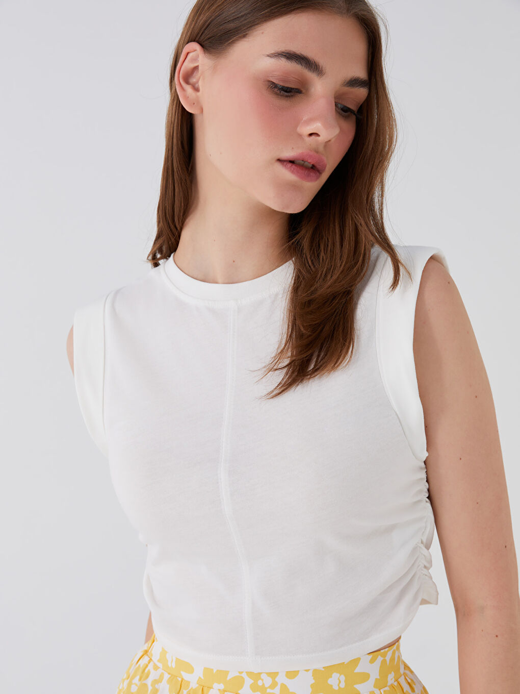 Ekru Bisiklet Yaka Düz Crop Kadın Atlet-2