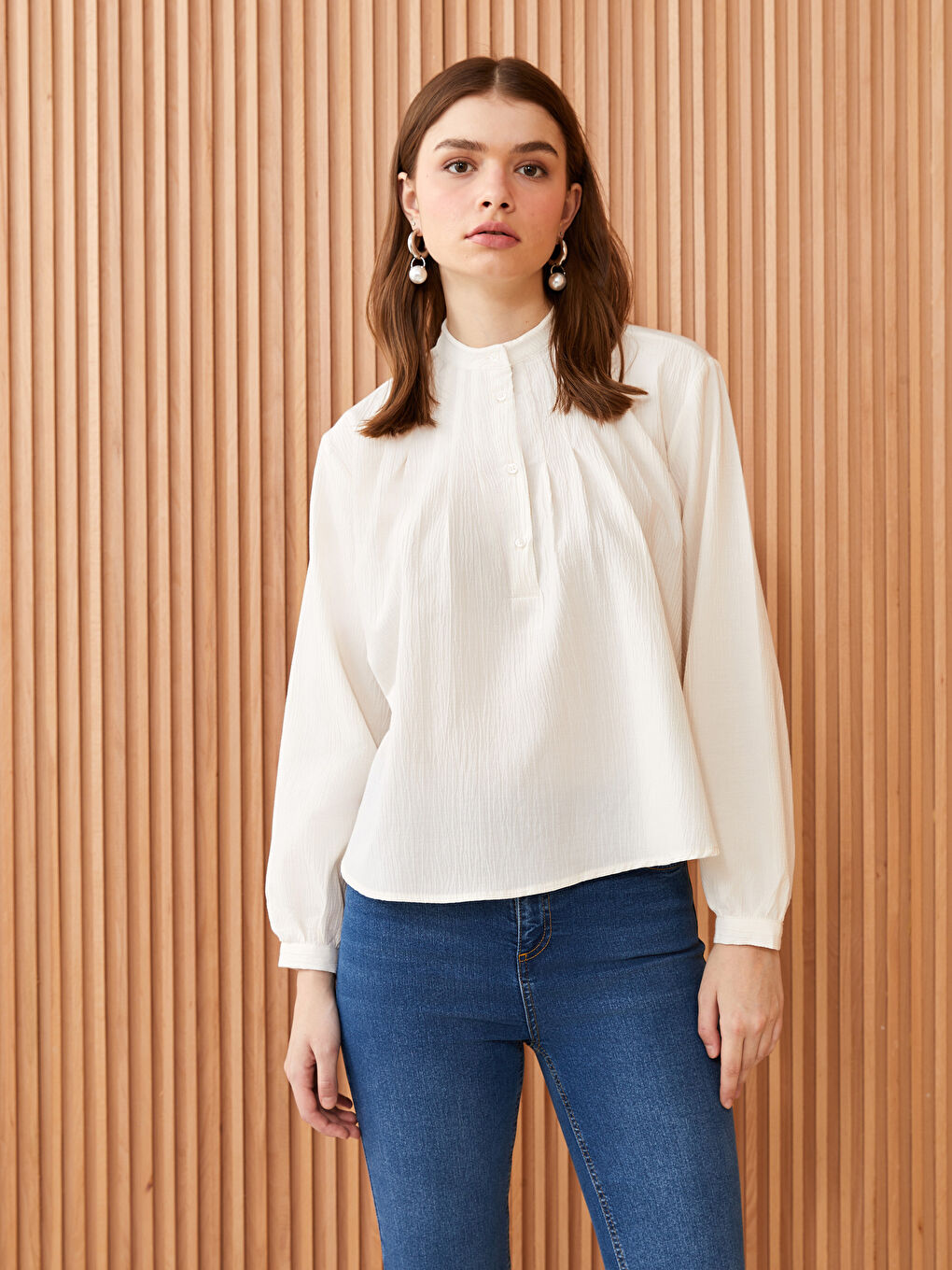 بلوزة نسائية واسعة الحجم بياقة الجد وكم طويل بتجعيد-1