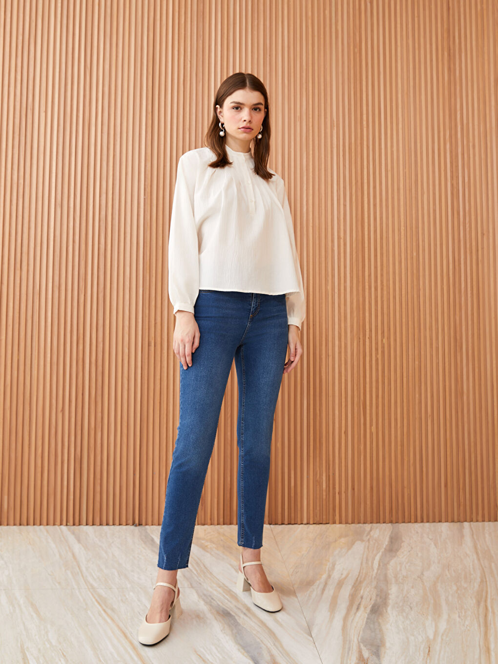 بلوزة نسائية واسعة الحجم بياقة الجد وكم طويل بتجعيد-2