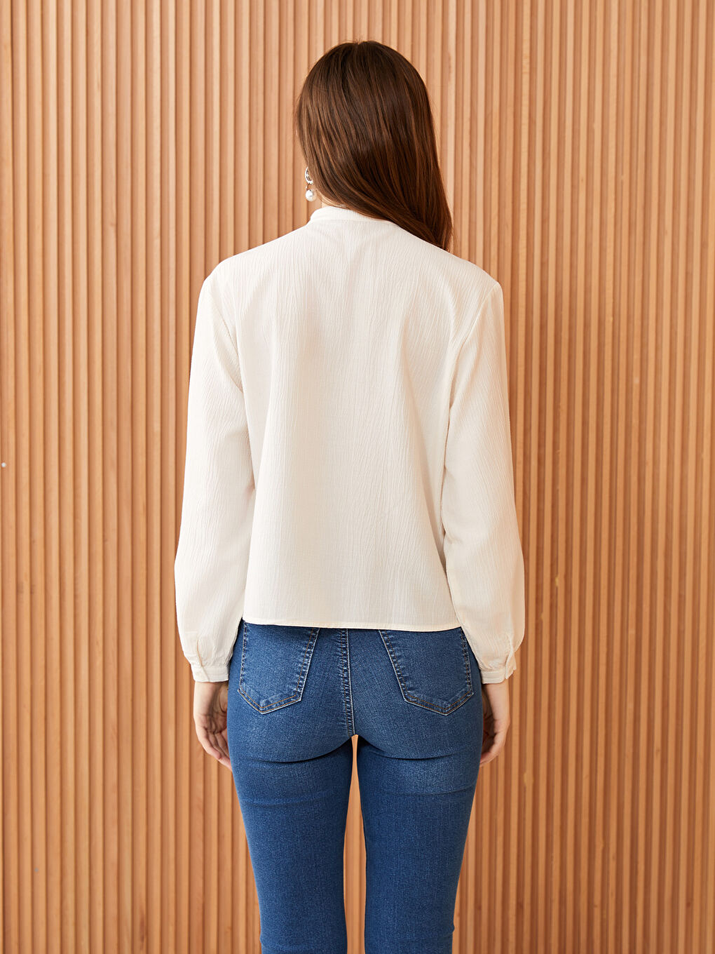 بلوزة نسائية واسعة الحجم بياقة الجد وكم طويل بتجعيد-4