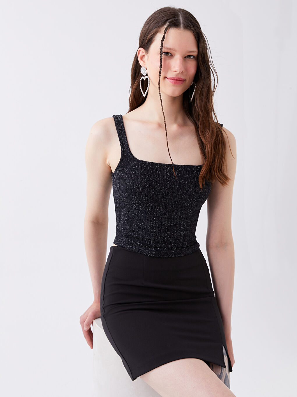 Майка с квадратным воротником и блестящими деталями для женщин